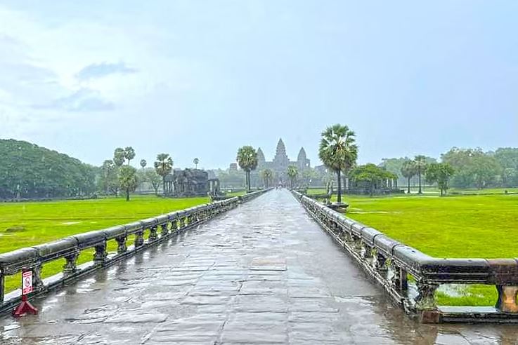 Experiencing the Spectacular Sunrise at Angkor Wat: 5 Reasons You Must Visit