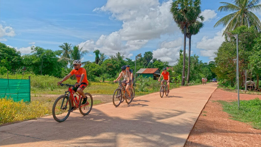 Guided Cycling Tour by Local