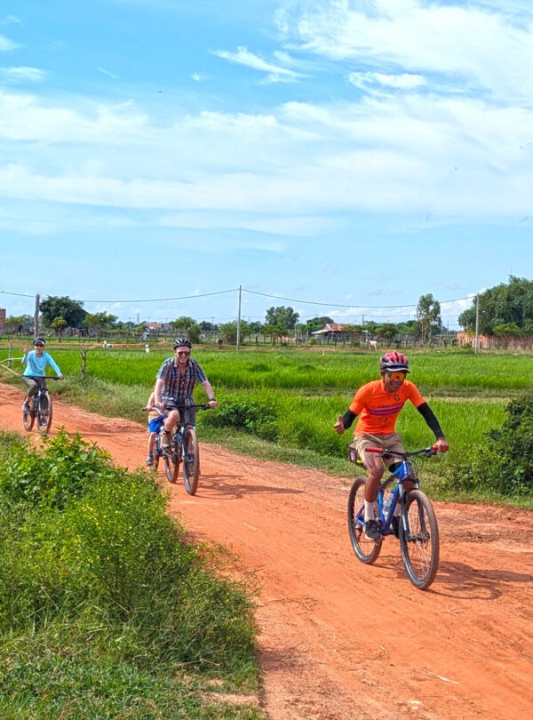 Family biking tour in Cambodia with local guide