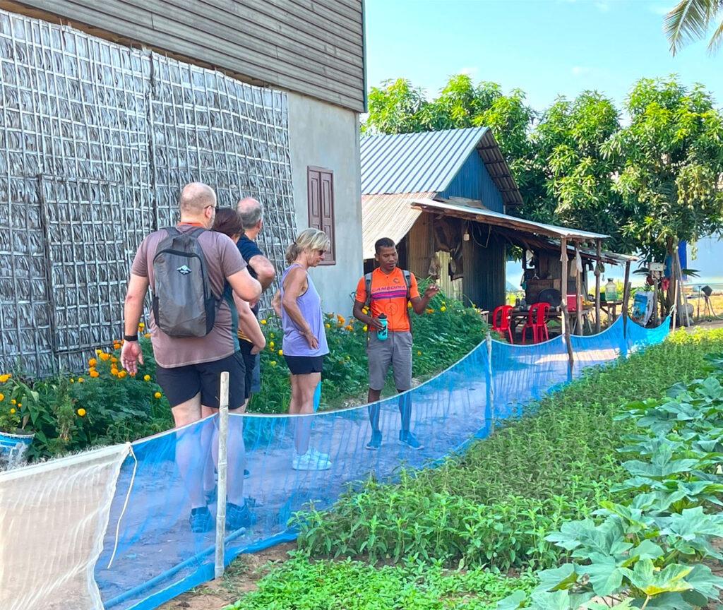 Visit a family at the countryside and guide explain the facts.