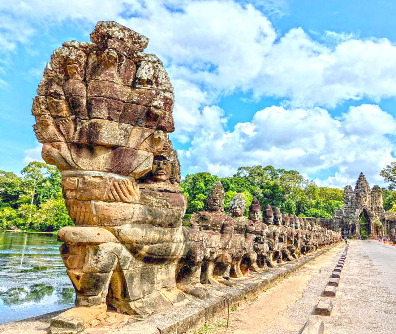 Visit the South Gate of the Angkor Thom