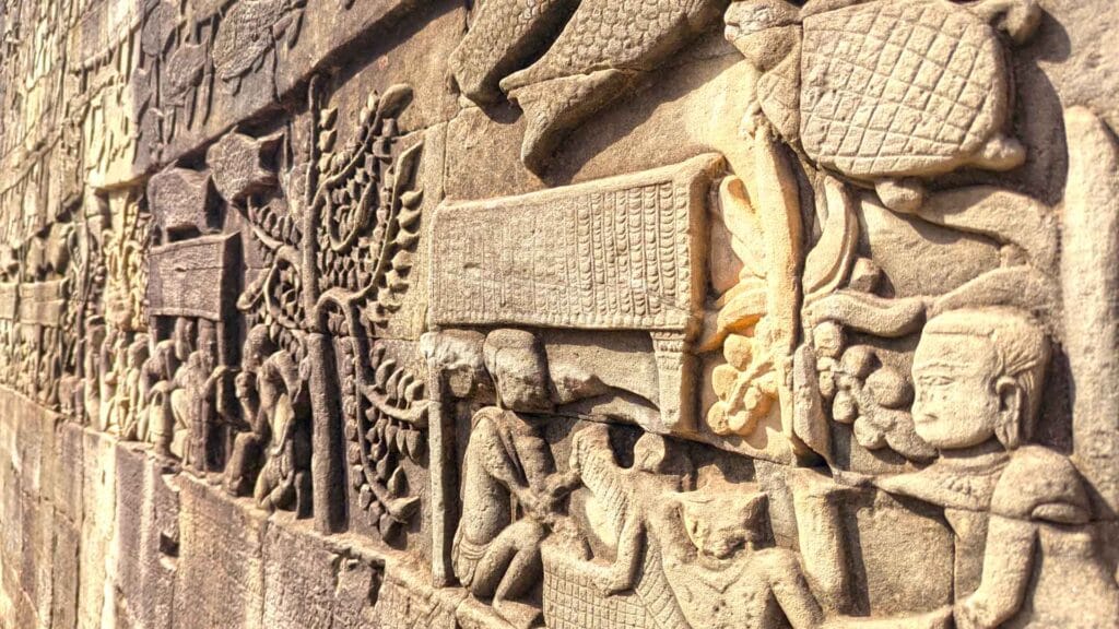 The stone carving of Bayon temple reveals of local daily livelihood