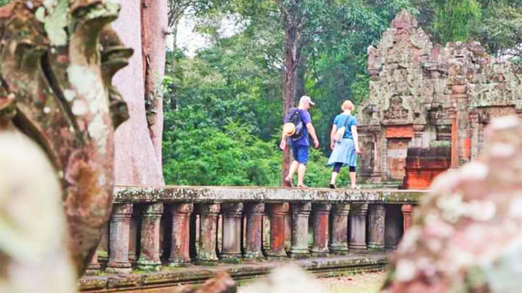 Trekking on the Angkor temple