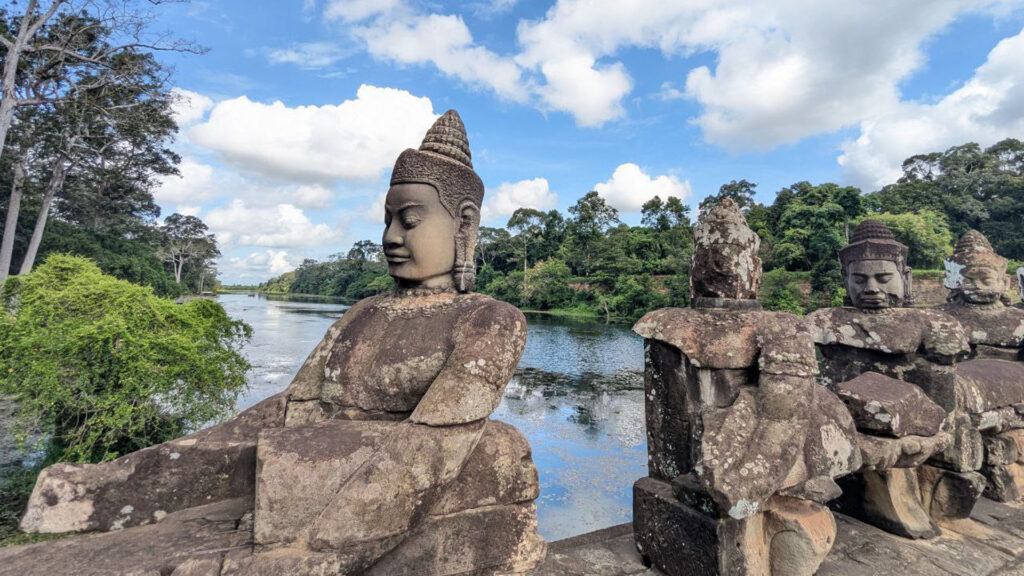 The beautiful status of gods and demons of the Angkor Thom compound.