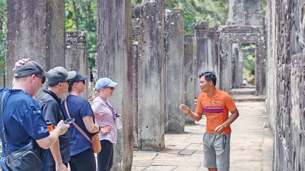 The guide explain the history of the stone at Bayon temple