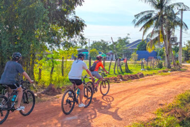 Sunset bike tour to the countryside in Siem Reap half-day cycling