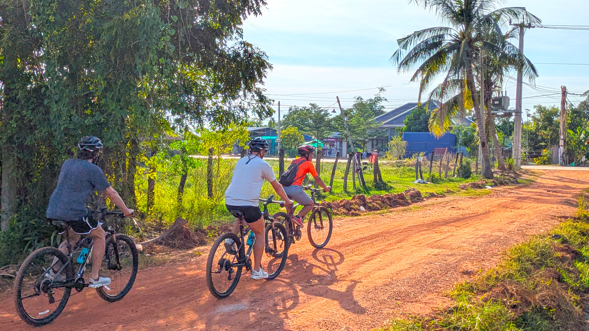 Sunset bike tour to the countryside in Siem Reap half-day cycling