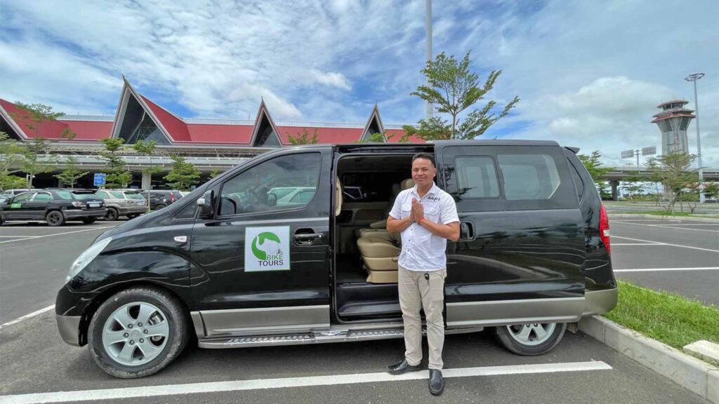 A professional driver from Elephant Bike Tours