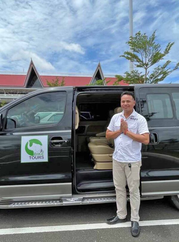 A professional driver from Elephant Bike Tours