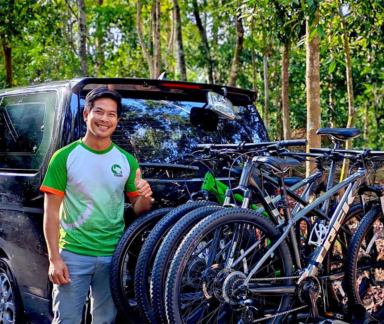 Ground support crew and professional driver from Elephant bike tours