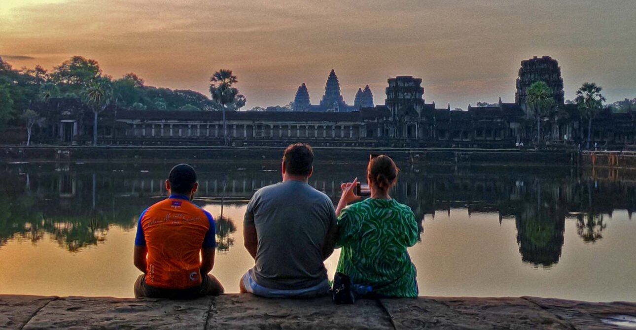 Angkor Sunrise Bike Tour with Picnic Breakfast and Local Lunch