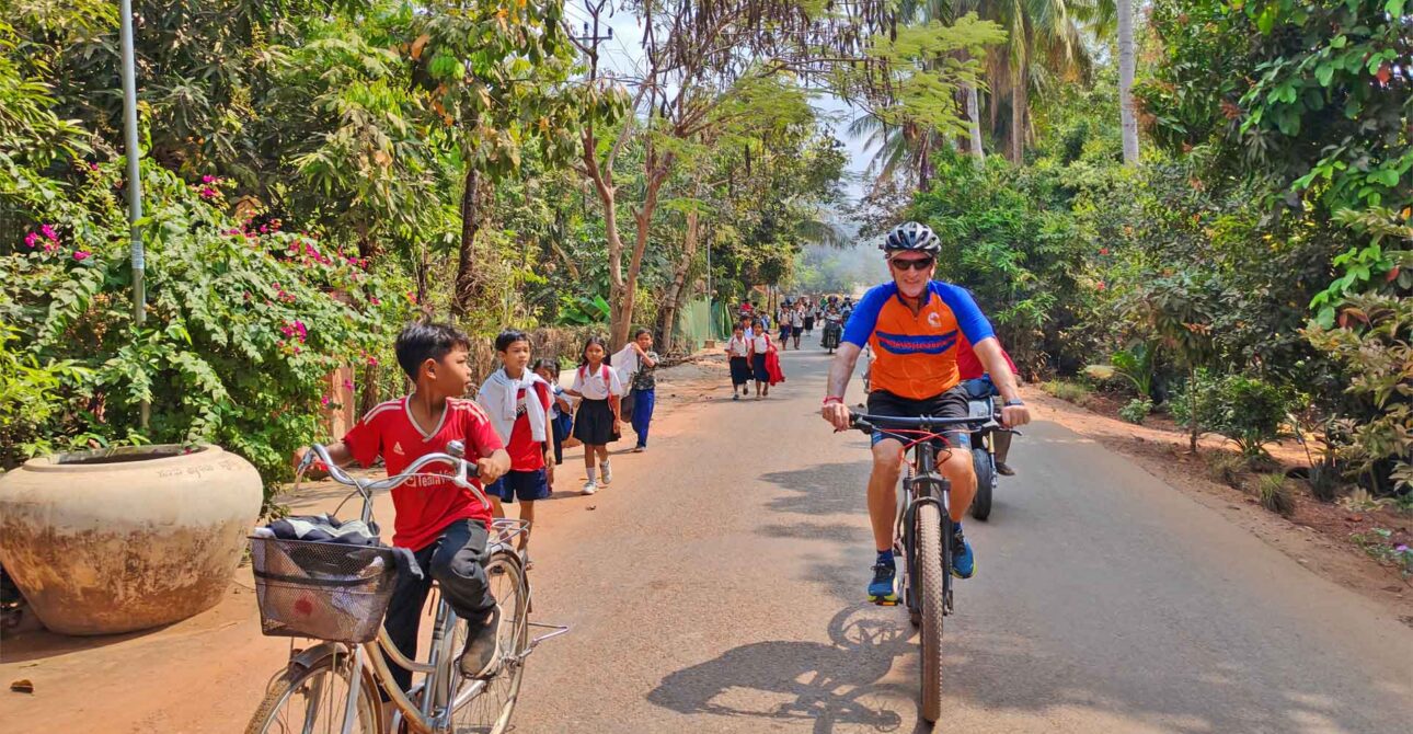 Cycle North of Cambodia Trail, Temples & Daily Life